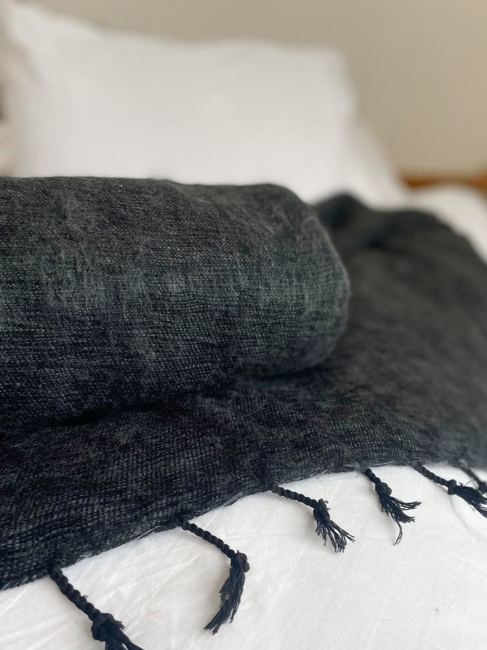 Soft Yak Wool Blanket in Charcoal Grey — Cosy and Eco-Friendly Throw