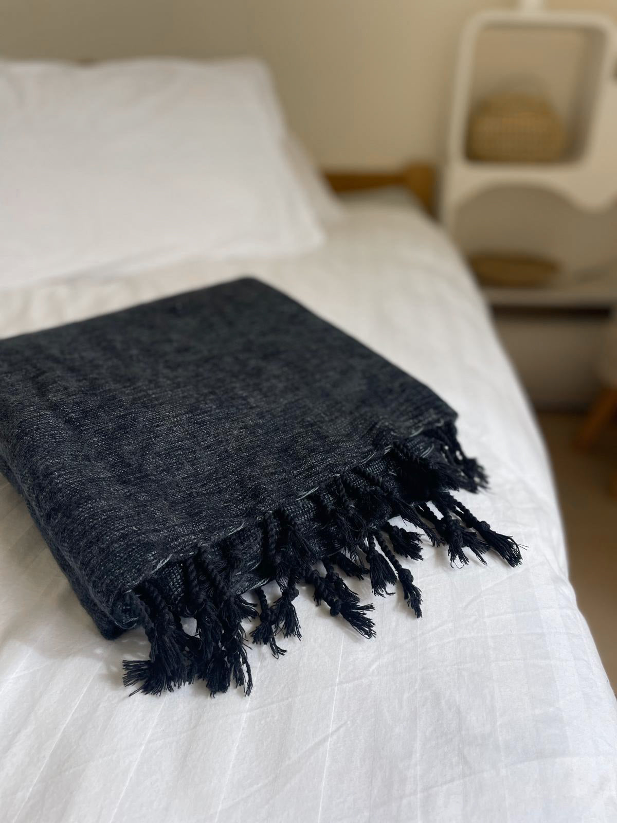 Soft Yak Wool Blanket in Charcoal Grey — Cosy and Eco-Friendly Throw
