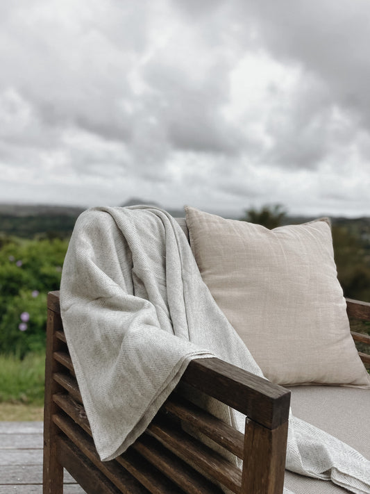 Cashmere blanket with herringbone pattern – Husk and Honey

