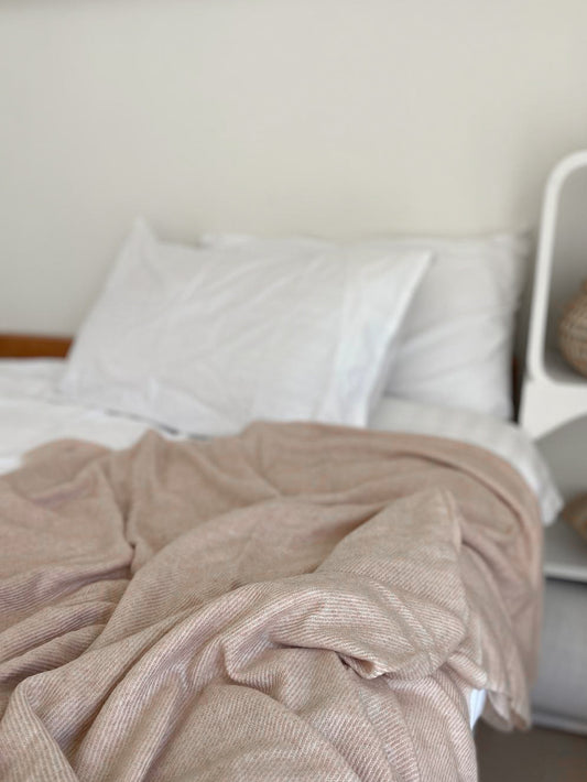 Cashmere blanket with herringbone pattern – Husk and Honey
